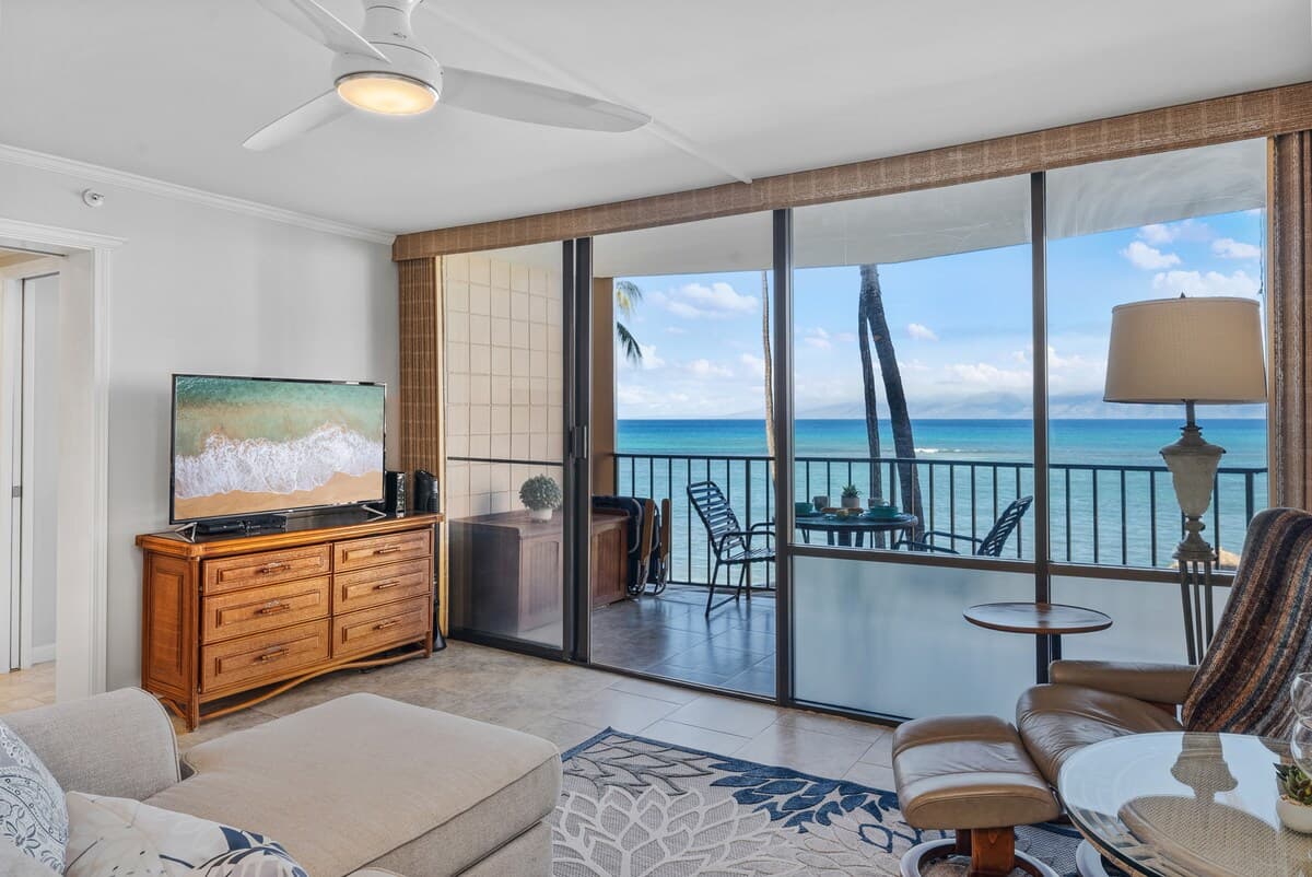 Condo in Lahaina · ★4.8 · 1 bedroom · 2 beds · 1 bath - Photo 3