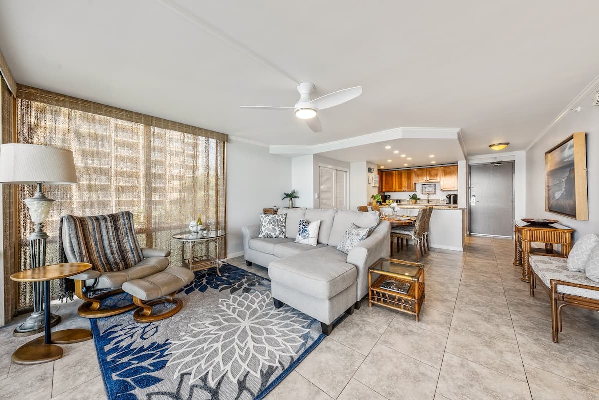 Condo in Lahaina · ★4.8 · 1 bedroom · 2 beds · 1 bath - Photo 2