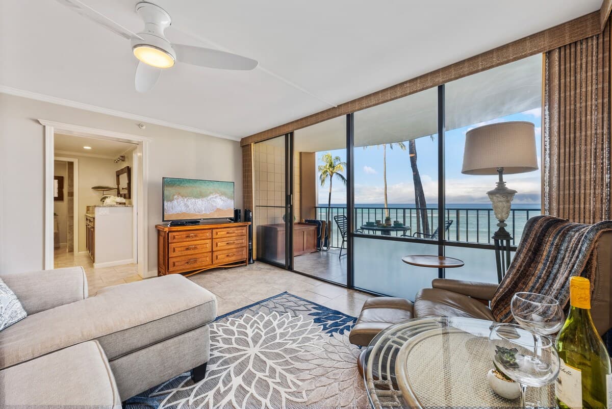 Condo in Lahaina · ★4.8 · 1 bedroom · 2 beds · 1 bath - Photo 4