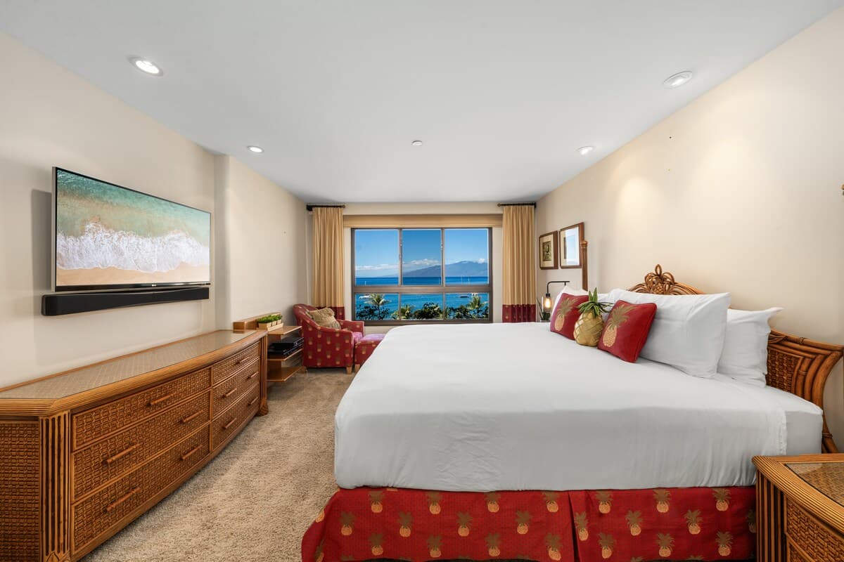 Condo in Lahaina · ★4.8 · 2 bedrooms · 3 beds · 2 baths - Photo 4