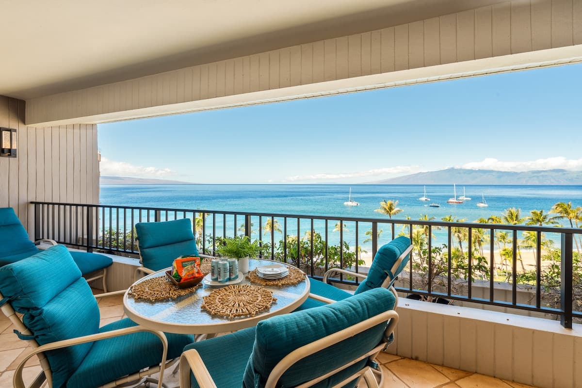 Condo in Lahaina · ★4.8 · 2 bedrooms · 3 beds · 2 baths - Photo 1