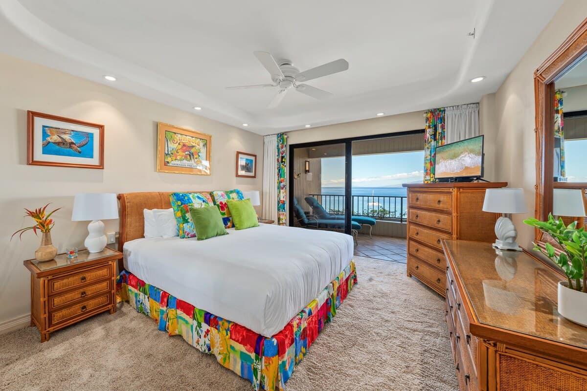 Condo in Lahaina · ★4.8 · 2 bedrooms · 3 beds · 2 baths - Photo 3