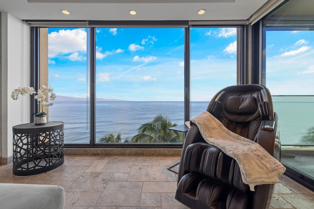 Condo in Lahaina · ★4.83 · 1 bedroom · 1 bed · 1 bath - Photo 4