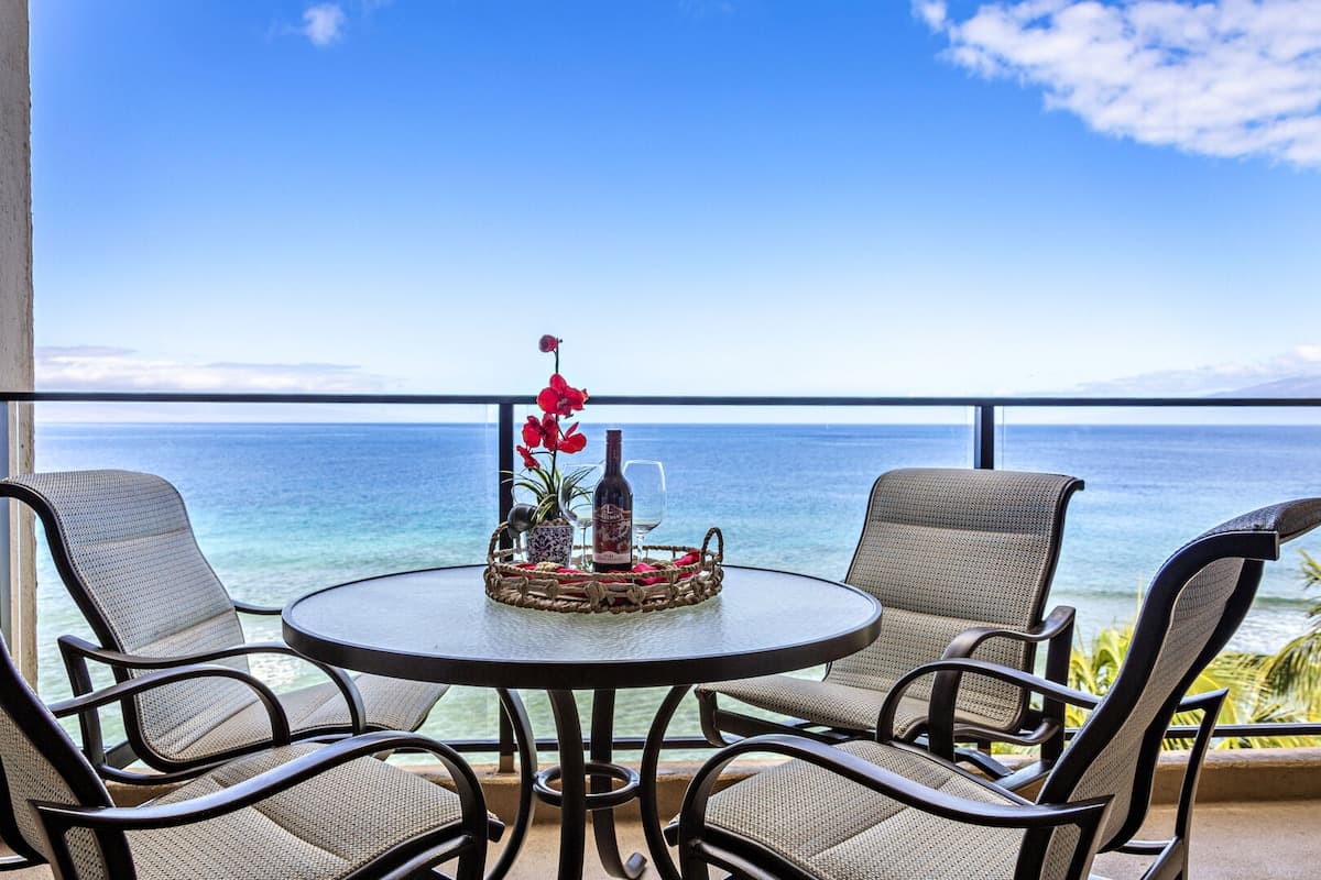 Condo in Lahaina · ★4.88 · 1 bedroom · 2 beds · 1 private bath - Photo 3