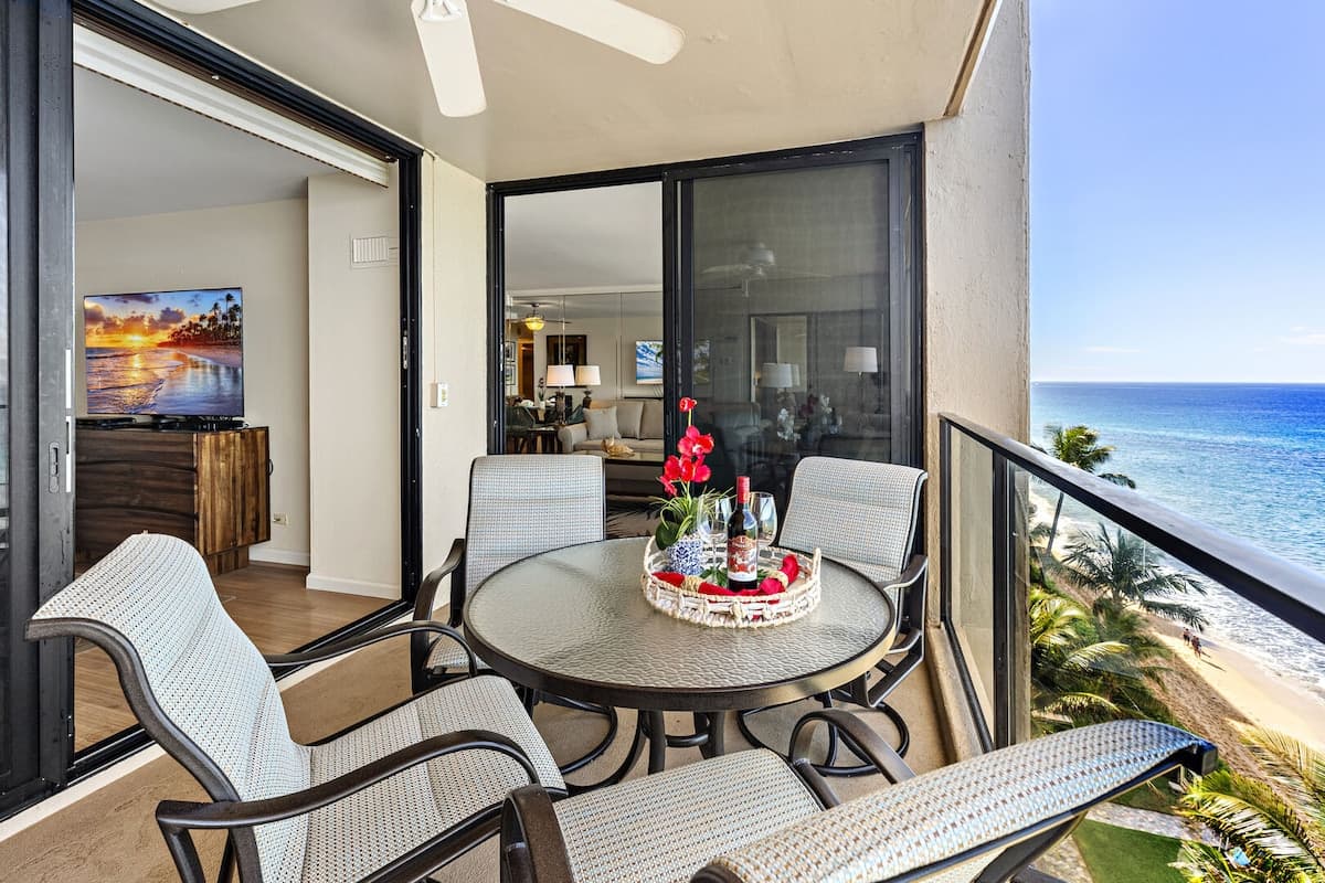 Condo in Lahaina · ★4.88 · 1 bedroom · 2 beds · 1 private bath - Photo 5