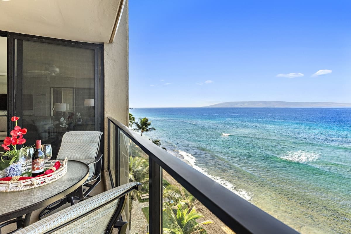 Condo in Lahaina · ★4.88 · 1 bedroom · 2 beds · 1 private bath - Photo 4