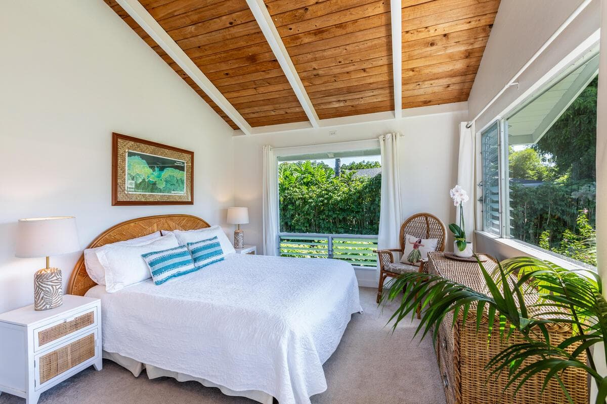 Home in Hanalei · ★4.72 · 2 bedrooms · 3 beds · 1 bath - Photo 3