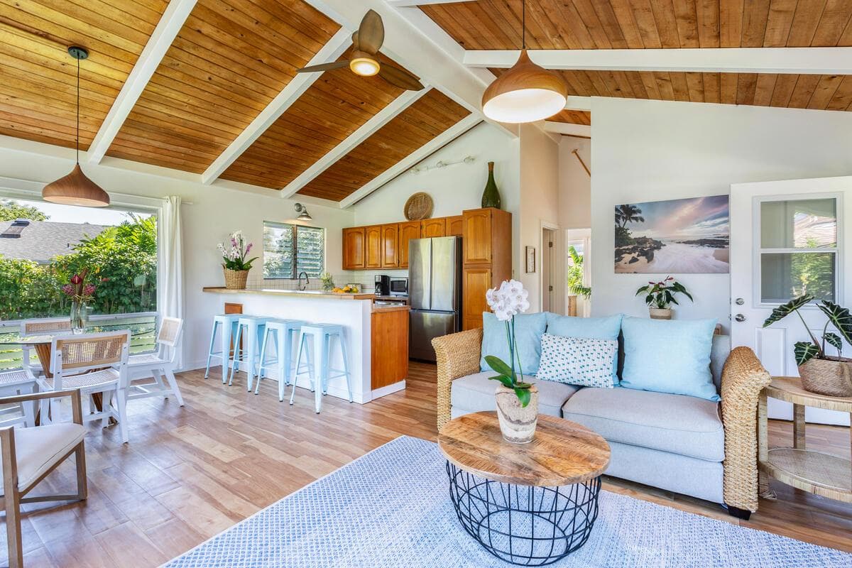 Home in Hanalei · ★4.72 · 2 bedrooms · 3 beds · 1 bath - Photo 1