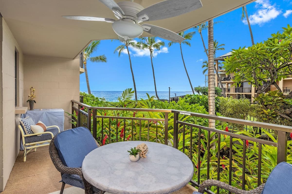 Condo in Kailua-Kona · ★4.67 · 1 bedroom · 2 beds · 1 private bath - Photo 2