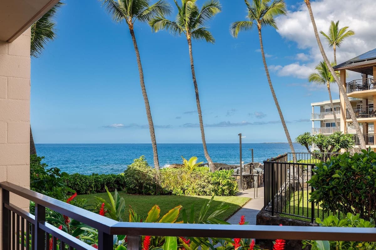 Condo in Kailua-Kona · ★4.67 · 1 bedroom · 2 beds · 1 private bath - Photo 1