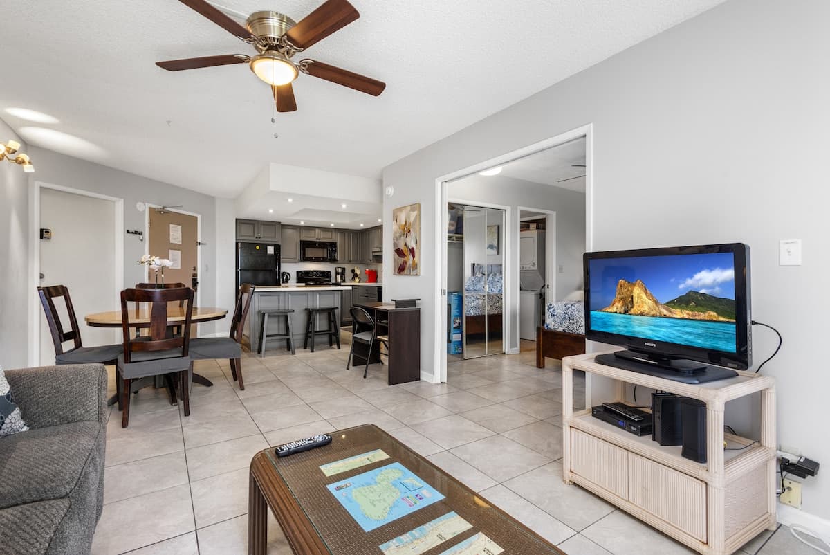 Condo in Kihei · ★4.91 · 1 bedroom · 2 beds · 1 bath - Photo 4