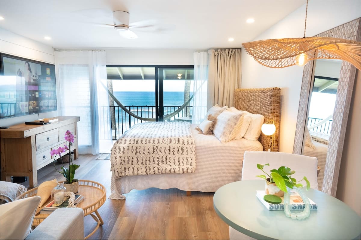 Condo in Lahaina · ★4.99 · 1 bedroom · 1 bed · 1 bath - Photo 2