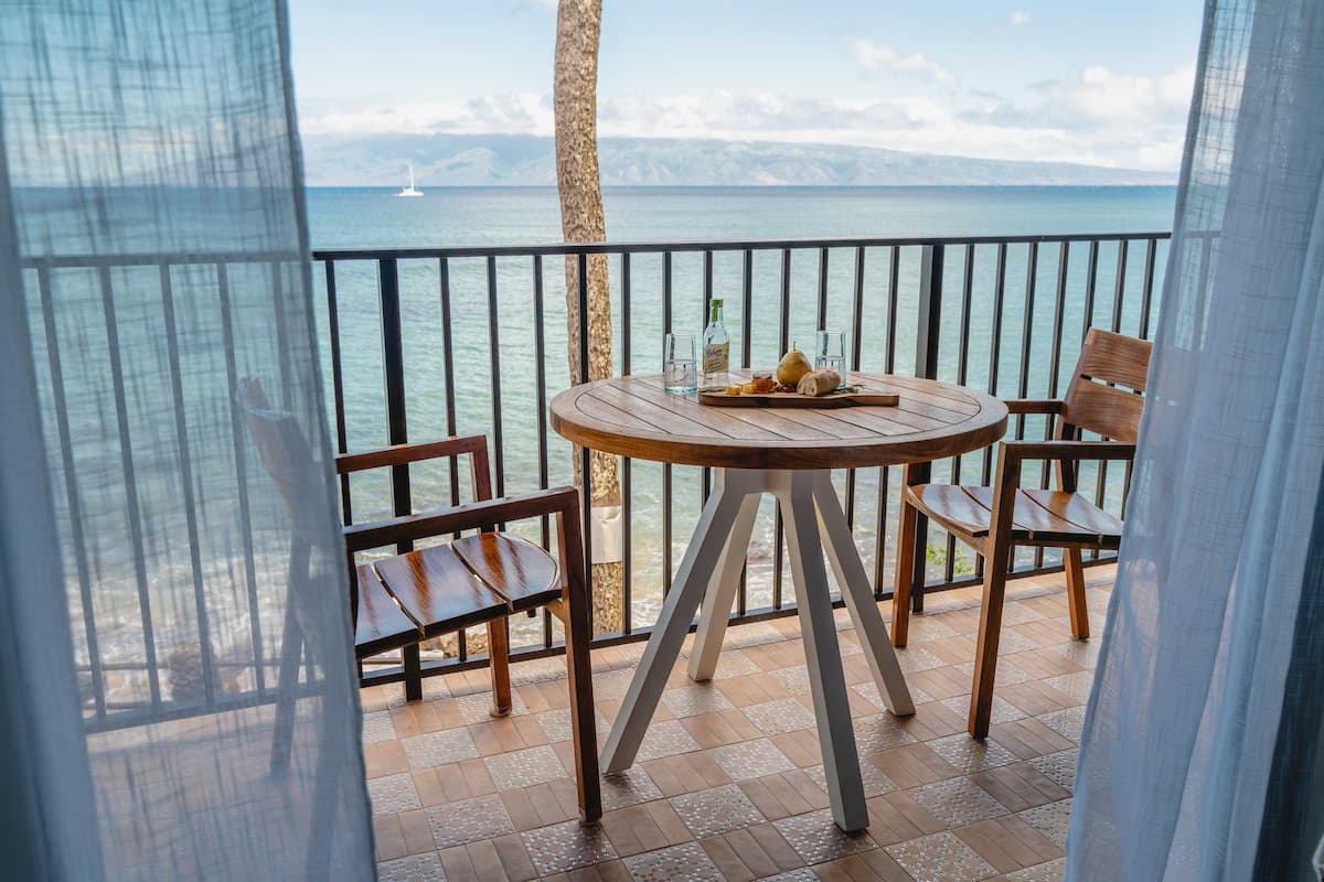 Condo in Lahaina · ★4.99 · 1 bedroom · 1 bed · 1 bath - Photo 1