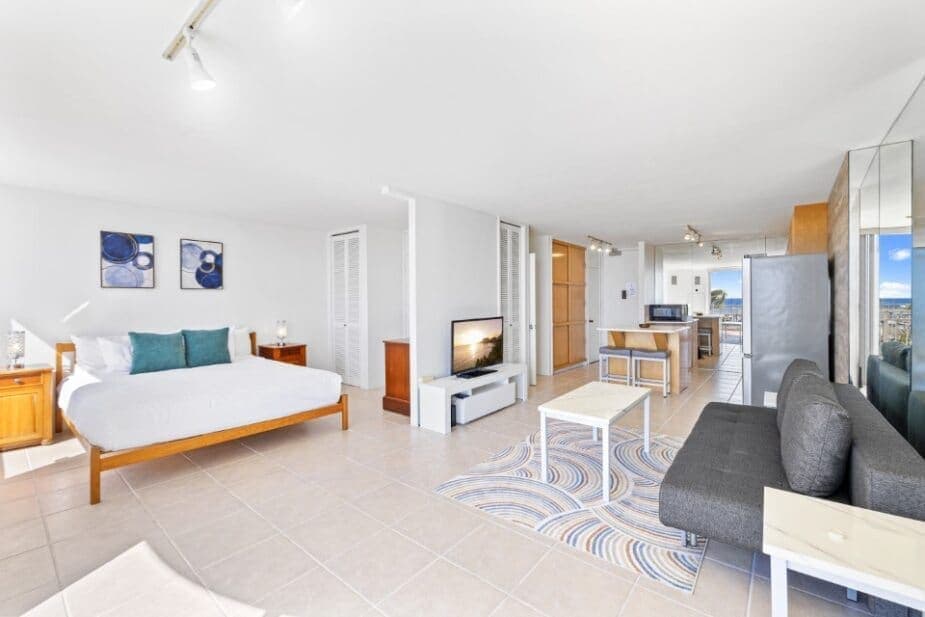 Condo in Honolulu · ★4.57 · 1 bedroom · 1 bed · 1 private bath - Photo 1