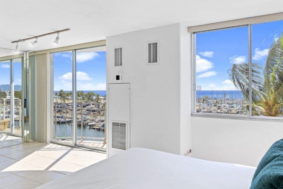 Condo in Honolulu · ★4.57 · 1 bedroom · 1 bed · 1 private bath - Photo 4