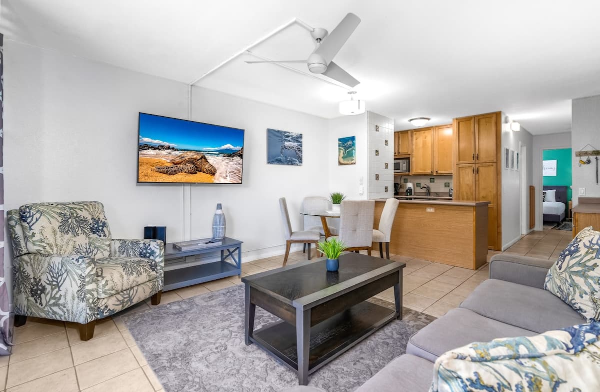 Condo in Kihei · ★4.84 · 1 bedroom · 2 beds · 1 shared bath - Photo 2