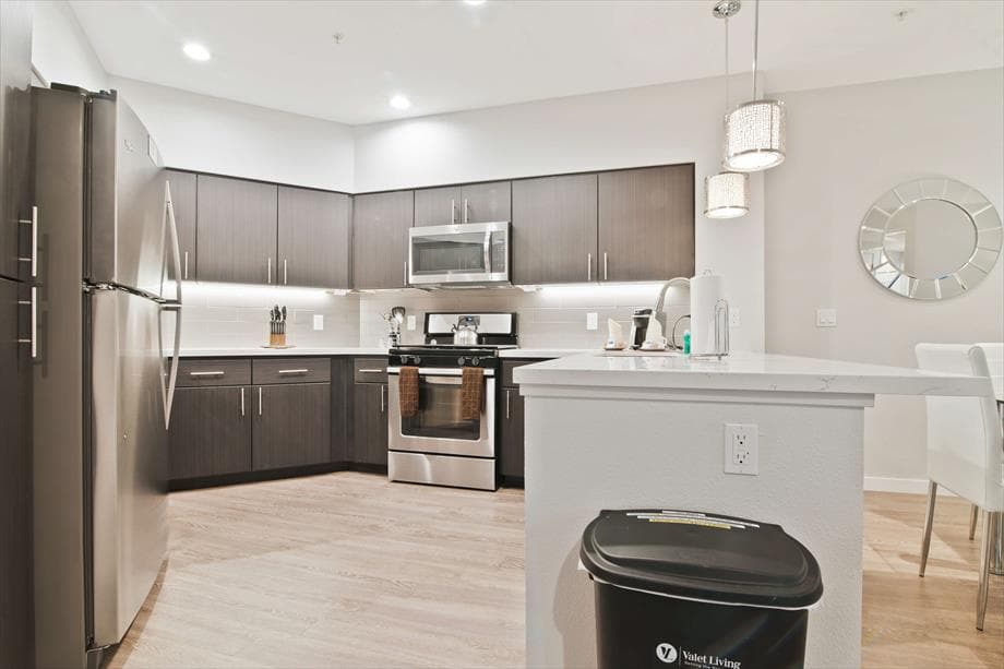 Spacious 1BR | Perfect for medical stays - Photo 5