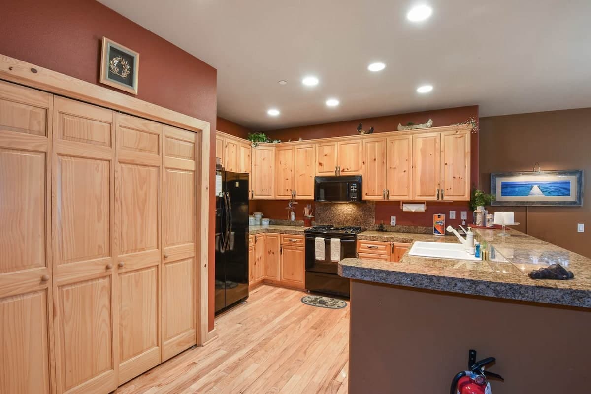 Townhouse in Crystal Bay · ★4.45 · 3 bedrooms · 3 beds · 2 private baths - Photo 3