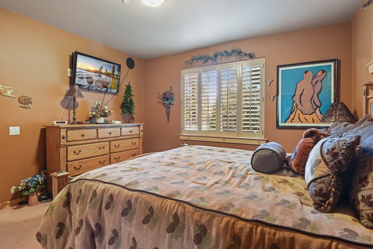 Townhouse in Crystal Bay · ★4.45 · 3 bedrooms · 3 beds · 2 private baths - Photo 4