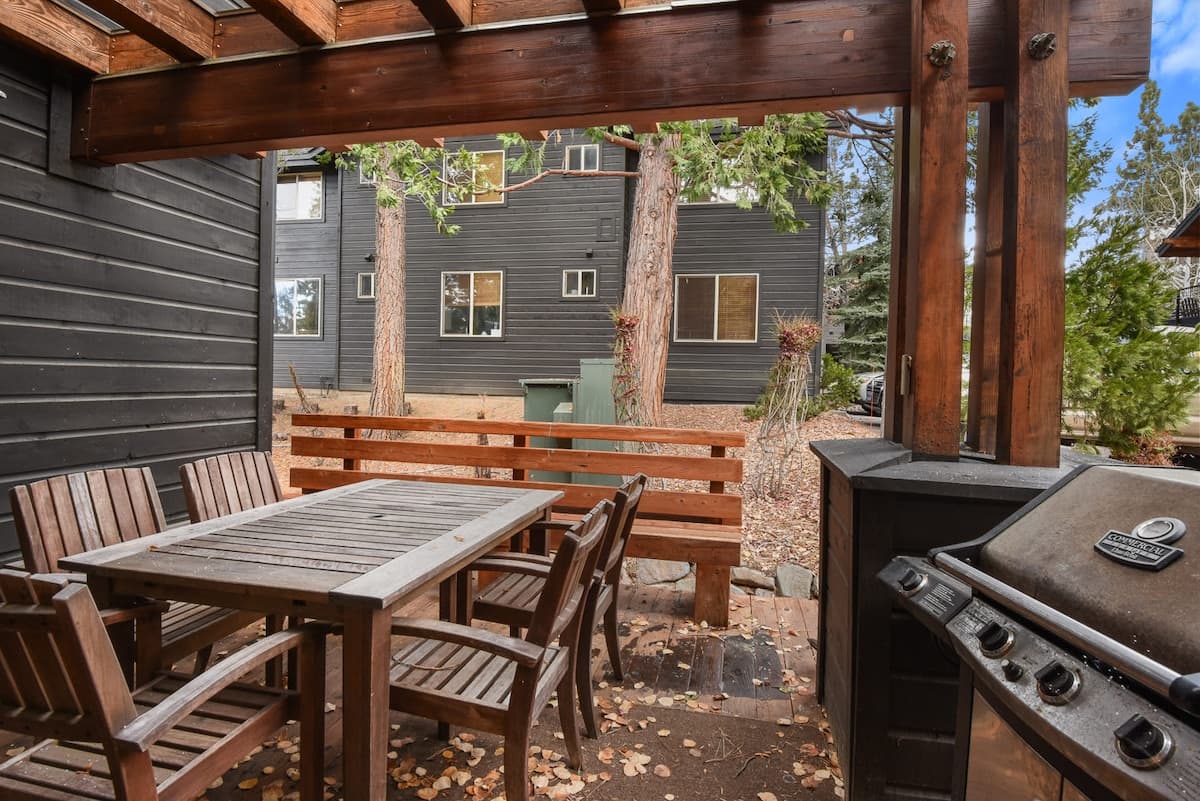 Townhouse in Crystal Bay · ★4.45 · 3 bedrooms · 3 beds · 2 private baths - Photo 2