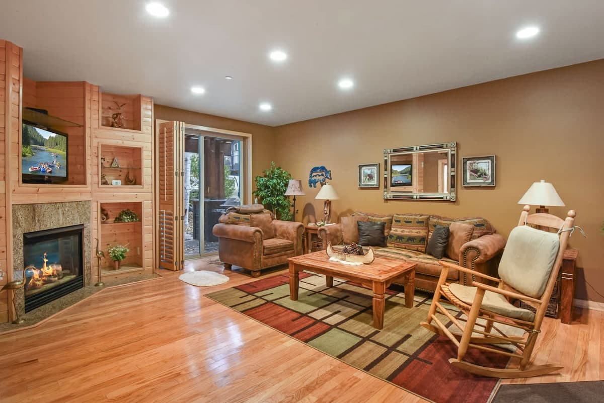 Townhouse in Crystal Bay · ★4.45 · 3 bedrooms · 3 beds · 2 private baths - Photo 5