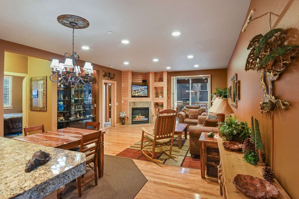 Townhouse in Crystal Bay · ★4.45 · 3 bedrooms · 3 beds · 2 private baths - Photo 1