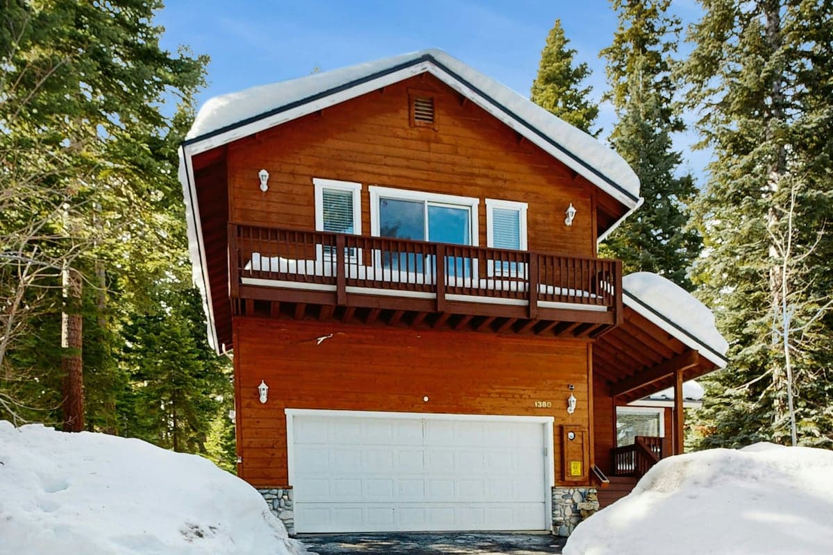 Peaceful Mountain Getaway Near Lake Tahoe - Photo 1