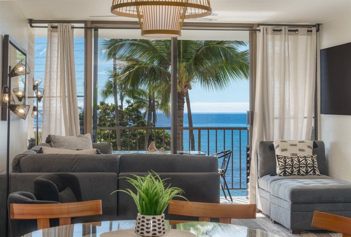 Condo in Wailuku · ★4.98 · 2 bedrooms · 4 beds · 2 baths - Photo 5
