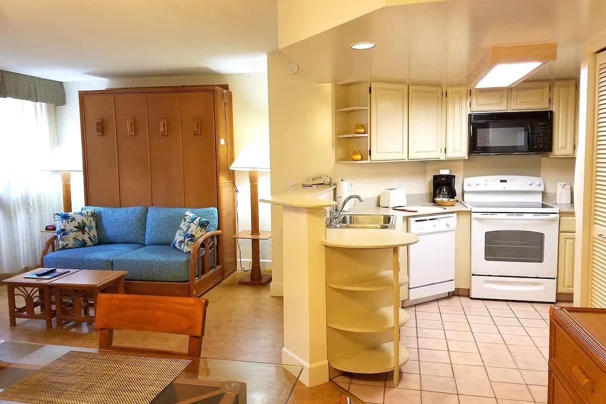 Studio w/ Balcony & Full Kitchen | Access to Pool - Photo 3