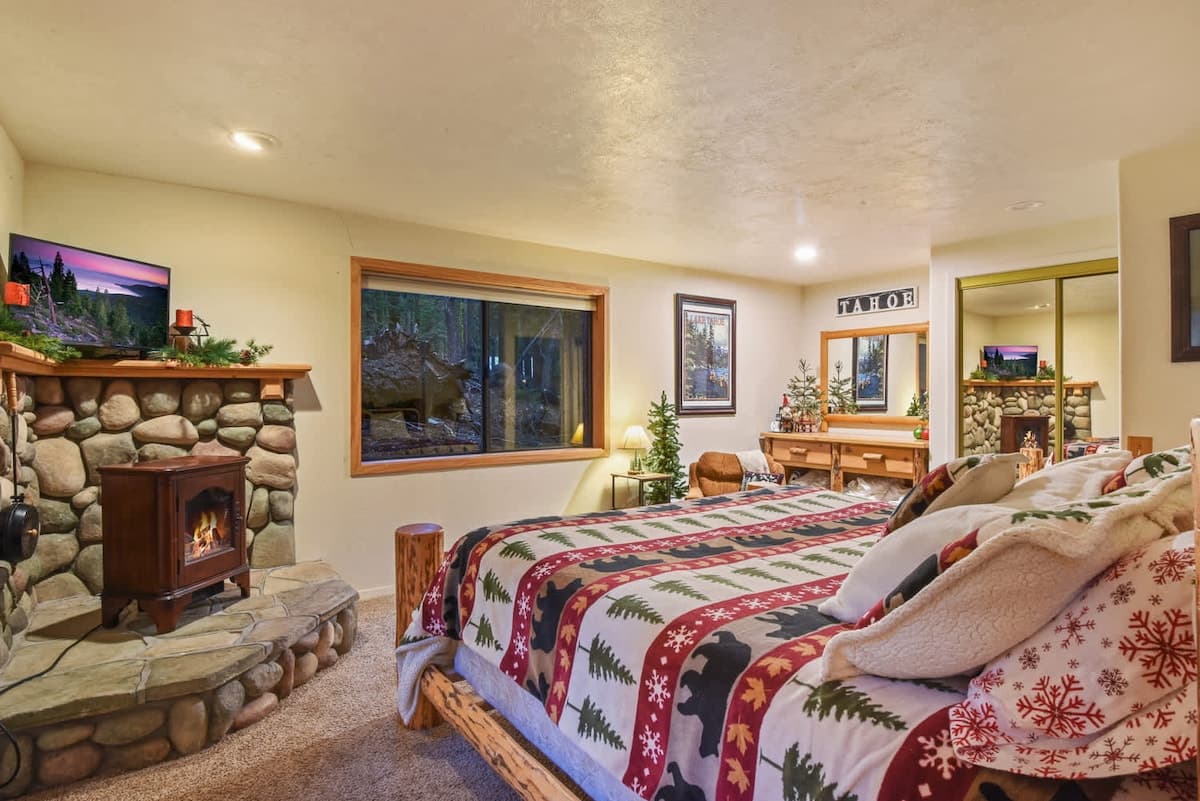 Cozy Forest Cabin Near Lake Tahoe & Skiing - Photo 4