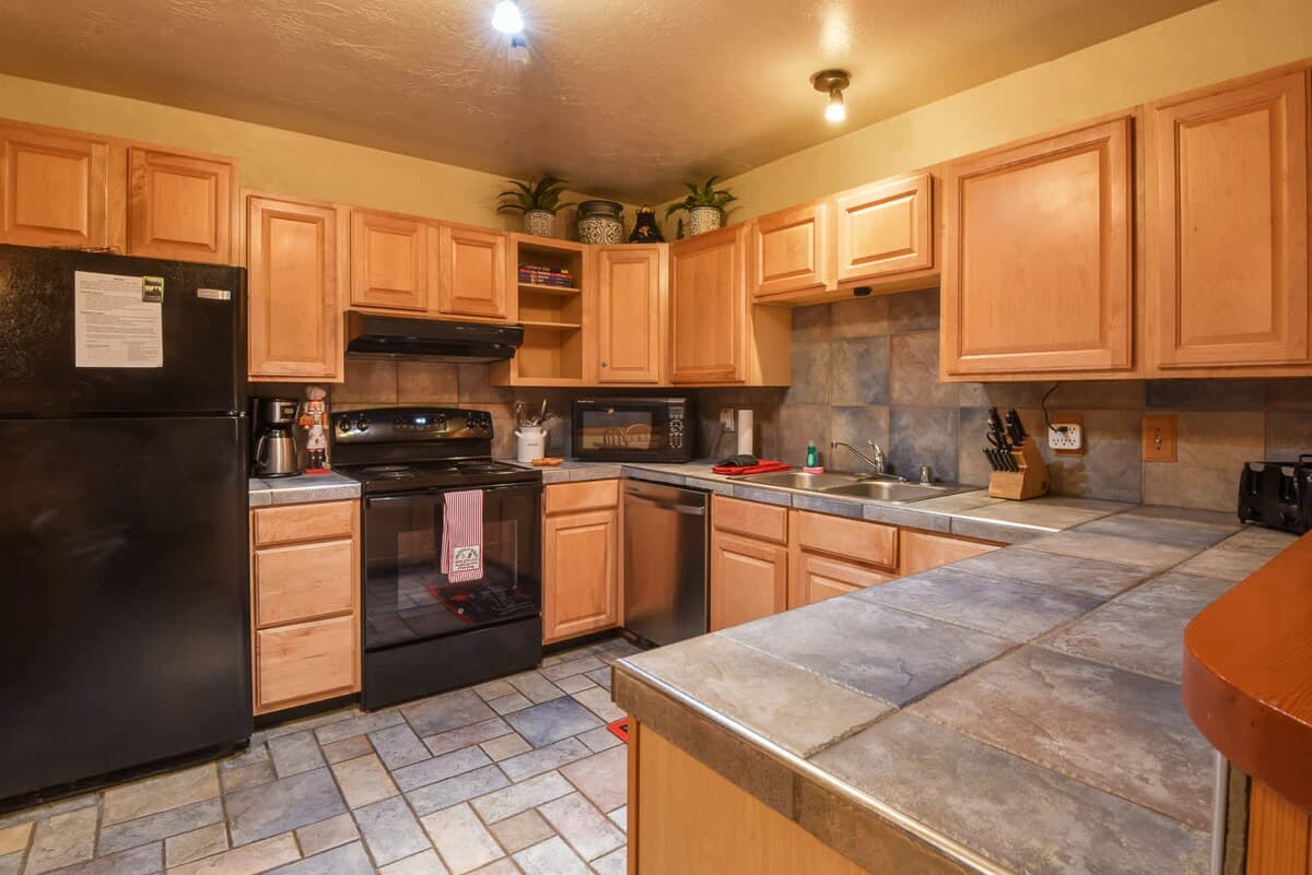 Cozy Forest Cabin Near Lake Tahoe & Skiing - Photo 3