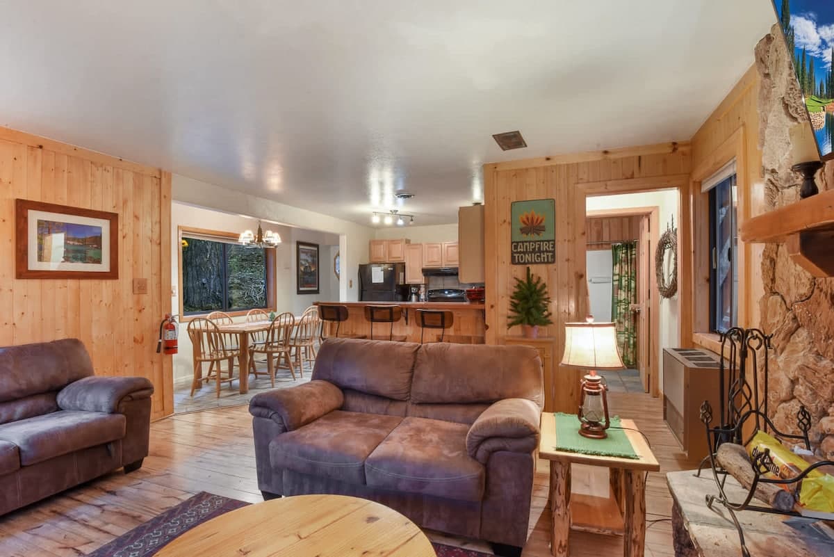 Cozy Forest Cabin Near Lake Tahoe & Skiing - Photo 2