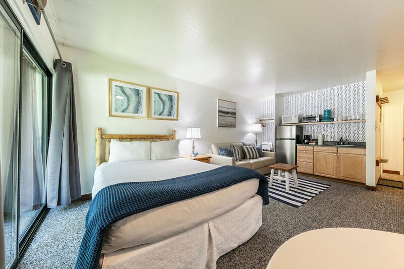 Modern Studio w/ Balcony at Donner Lake Village - Photo 4