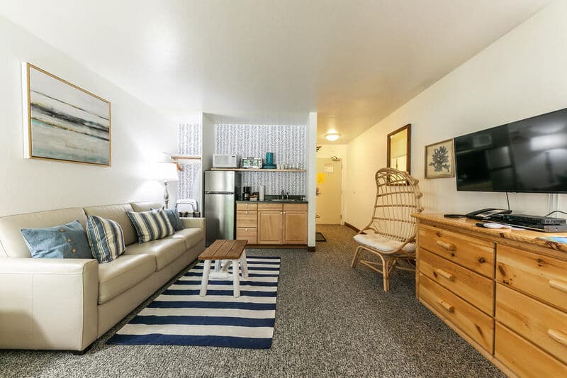 Modern Studio w/ Balcony at Donner Lake Village - Photo 3