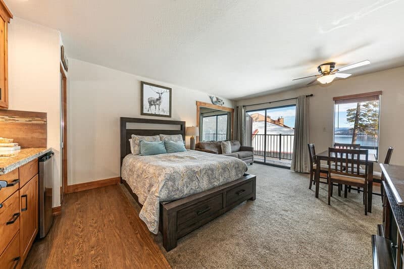 Cozy Lake View Studio w/ Balcony & Sauna Access - Photo 1