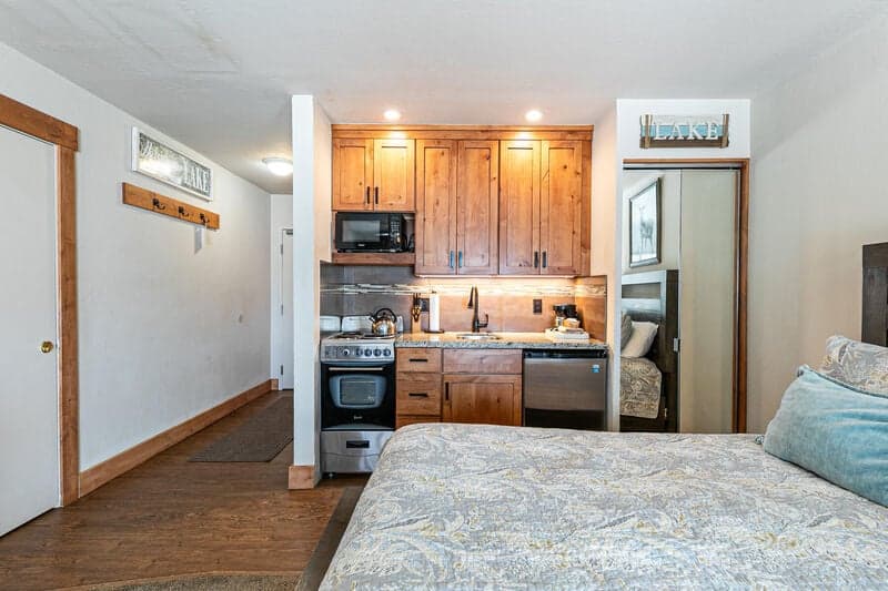 Cozy Lake View Studio w/ Balcony & Sauna Access - Photo 4