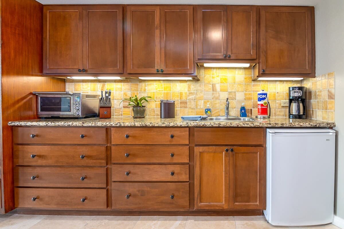 Condo in Honolulu · ★4.76 · 1 bedroom · 2 beds · 1 private bath - Photo 4