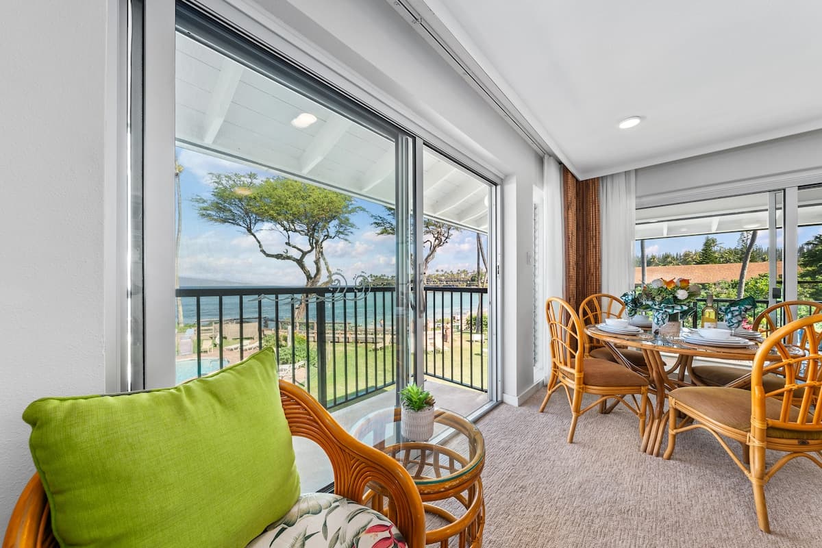 Condo in Lahaina · ★4.92 · 1 bedroom · 3 beds · 1 bath - Photo 4