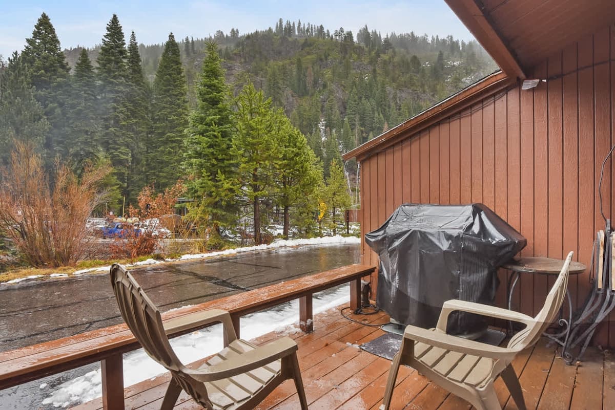 Riverfront Townhouse, 5 Min to Palisades - Photo 2