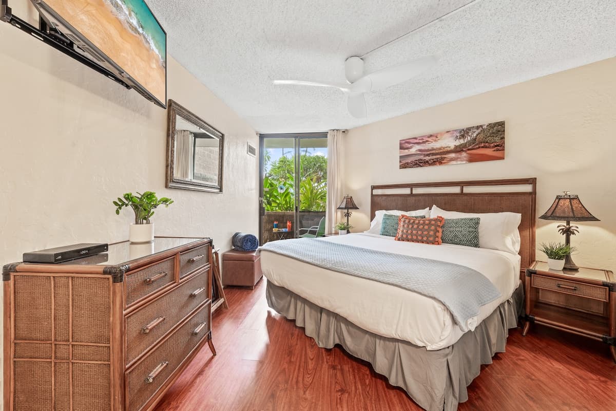 Condo in Kihei · ★4.73 · 1 bedroom · 2 beds · 1 private bath - Photo 2
