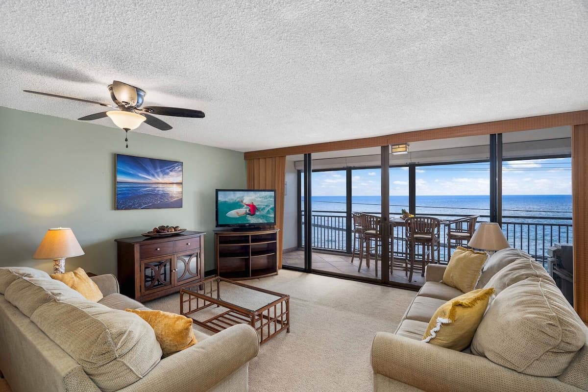Kona Alii 302 Upscale 1BR Ocean View Condo w/ AC - Photo 2