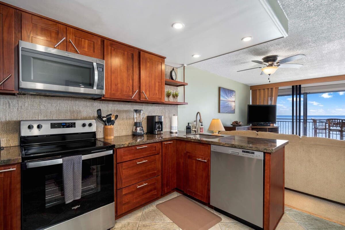 Kona Alii 302 Upscale 1BR Ocean View Condo w/ AC - Photo 3