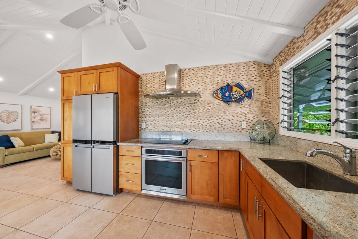 Condo in Lahaina · ★4.2 · 2 bedrooms · 3 beds · 2 baths - Photo 4