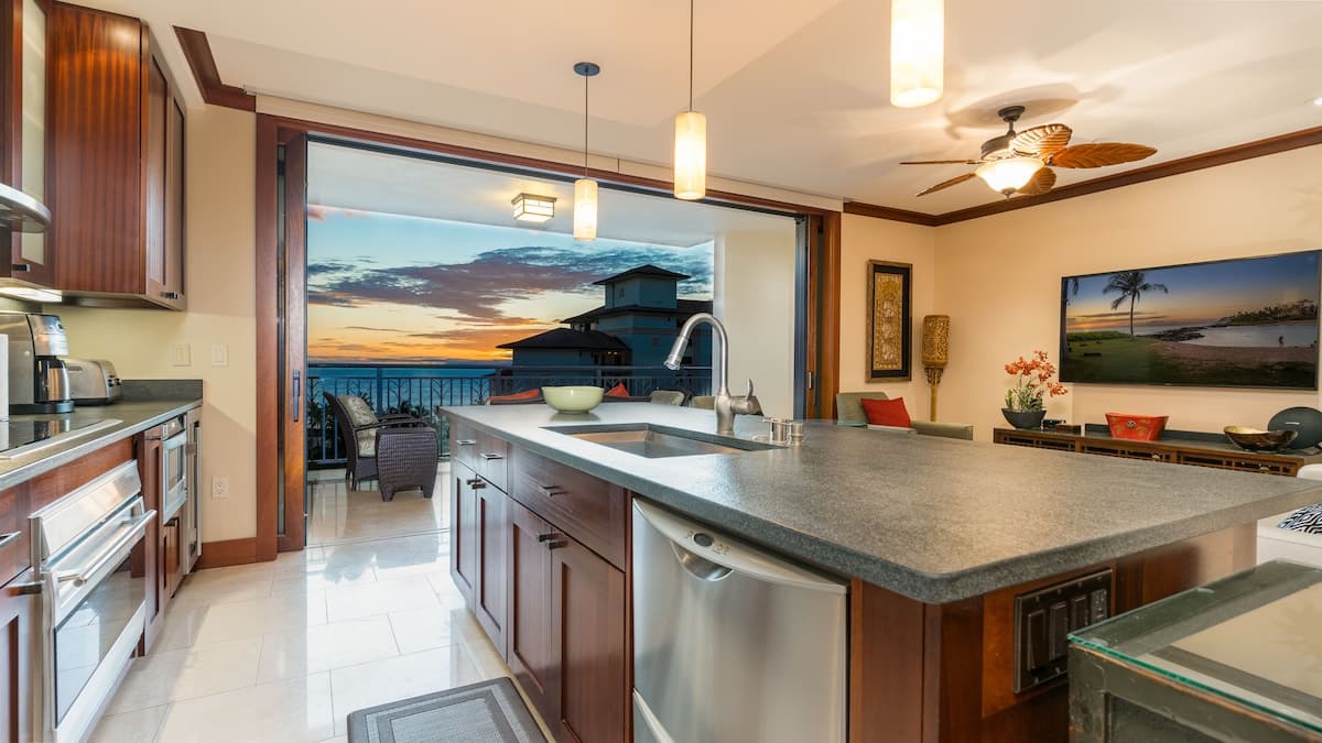 Condo in Kapolei · ★5.0 · 3 bedrooms · 4 beds · 2.5 shared baths - Photo 4