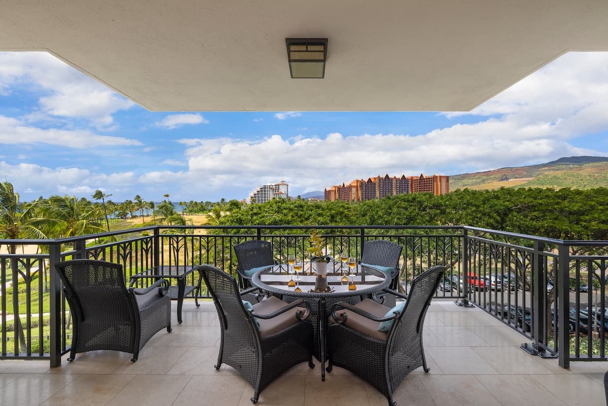 Condo in Kapolei · ★4.89 · 2 bedrooms · 3 beds · 2 shared baths - Photo 1