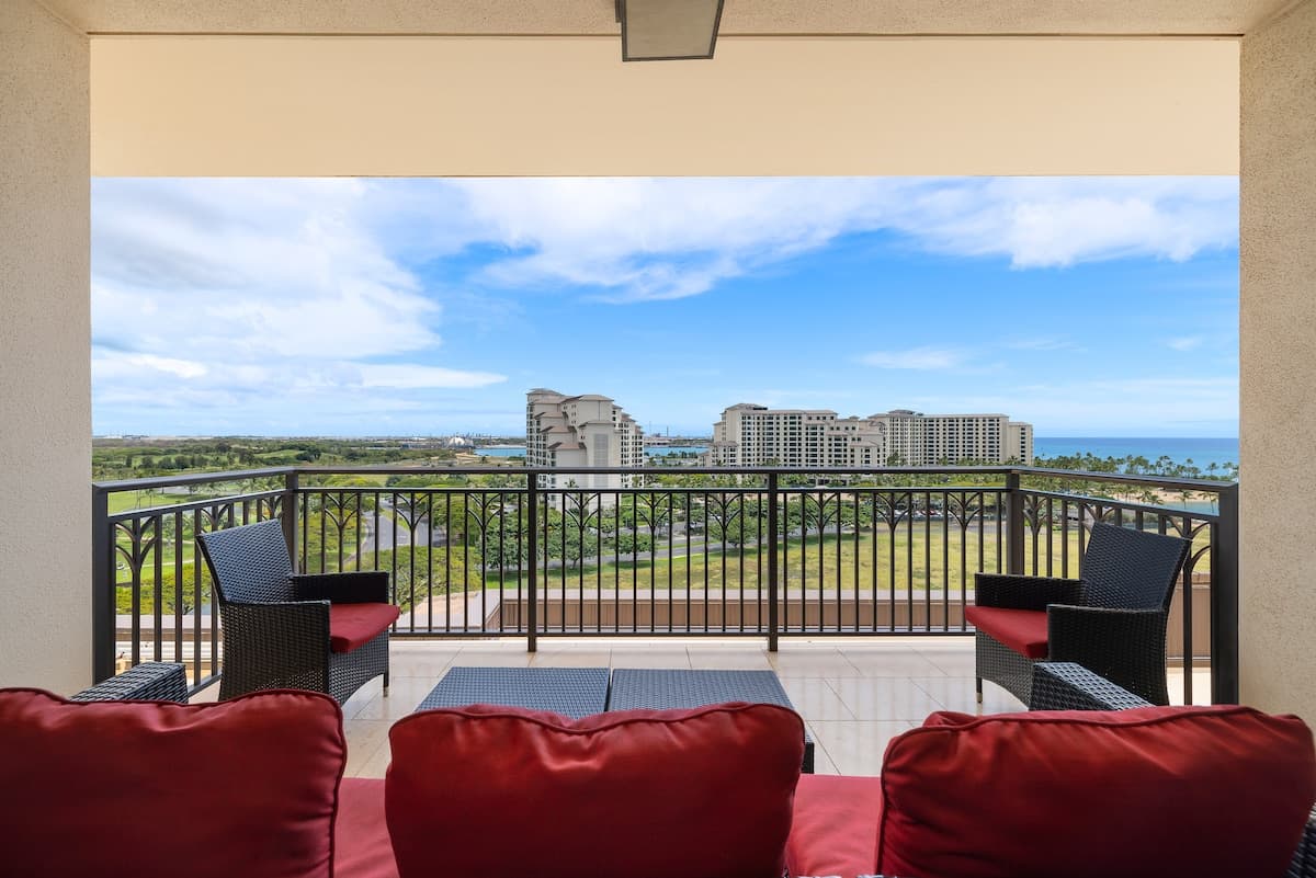 Condo in Kapolei · ★5.0 · 3 bedrooms · 4 beds · 3 shared baths - Photo 2