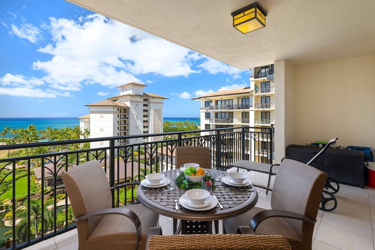 Condo in Kapolei · ★4.95 · 3 bedrooms · 4 beds · 2.5 shared baths - Photo 1