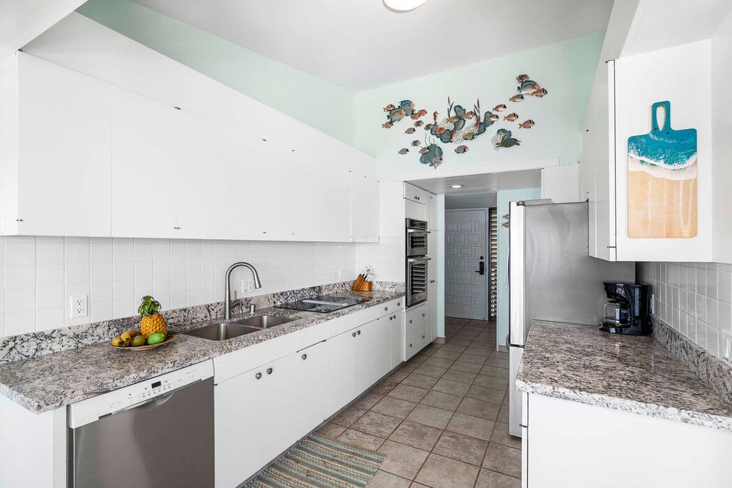 Condo in Kailua-Kona · ★4.86 · 2 bedrooms · 2 beds · 2 baths - Photo 3