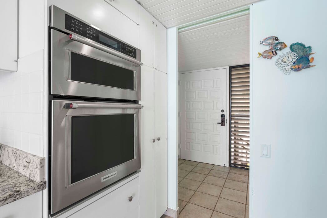 Condo in Kailua-Kona · ★4.86 · 2 bedrooms · 2 beds · 2 baths - Photo 4
