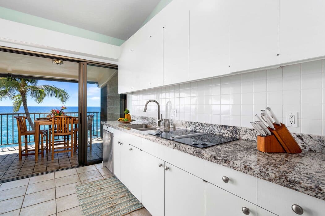 Condo in Kailua-Kona · ★4.86 · 2 bedrooms · 2 beds · 2 baths - Photo 2
